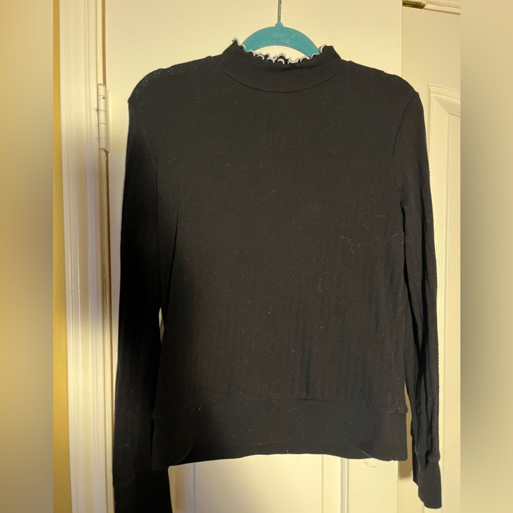 Gap black mock turtleneck sweater with white trim size M